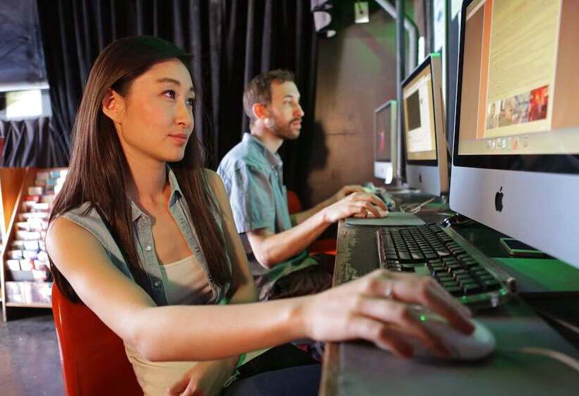 Banana Bungalow Hollywood Hotel & Hostel