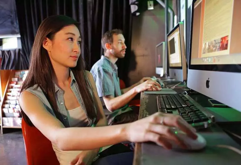 Banana Bungalow Hollywood Hotel & Hostel