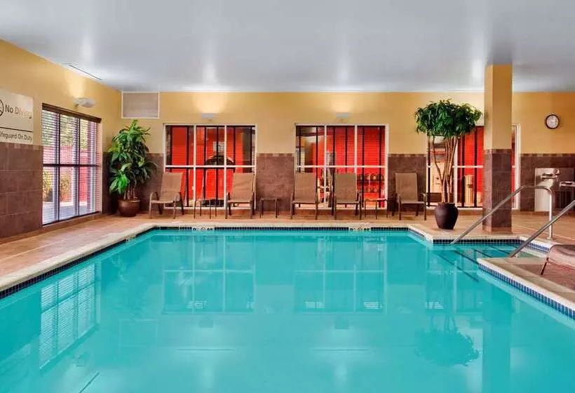 Hampton Inn & Suites Detroit / Airport   Romulus