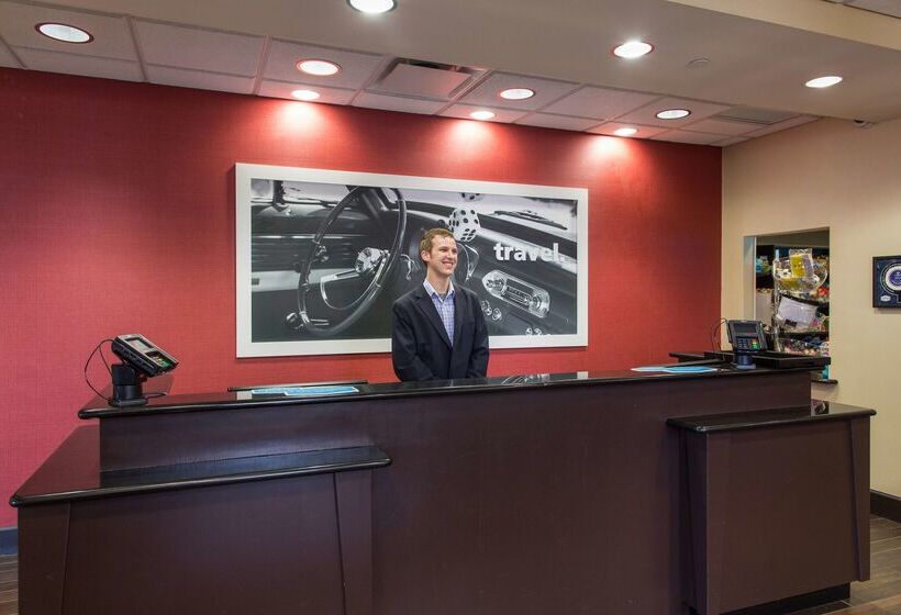 Hampton Inn & Suites Detroit / Airport   Romulus