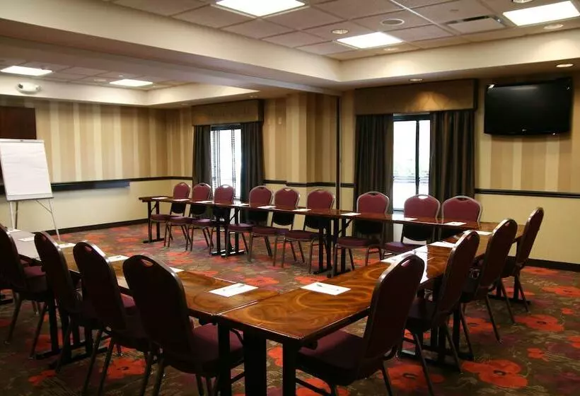 Hampton Inn & Suites Detroit / Airport   Romulus