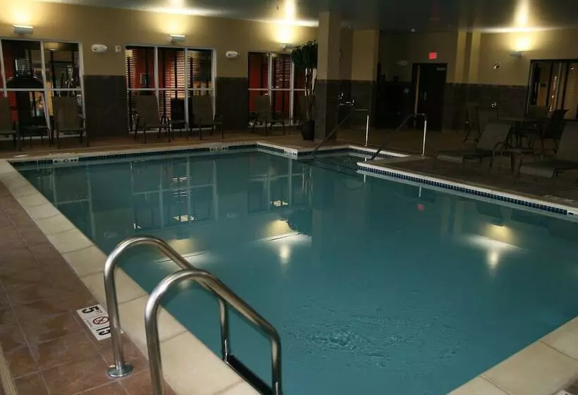 Hampton Inn & Suites Detroit / Airport   Romulus