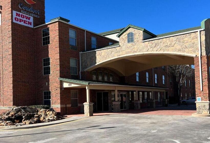 هتل Comfort Inn & Suites