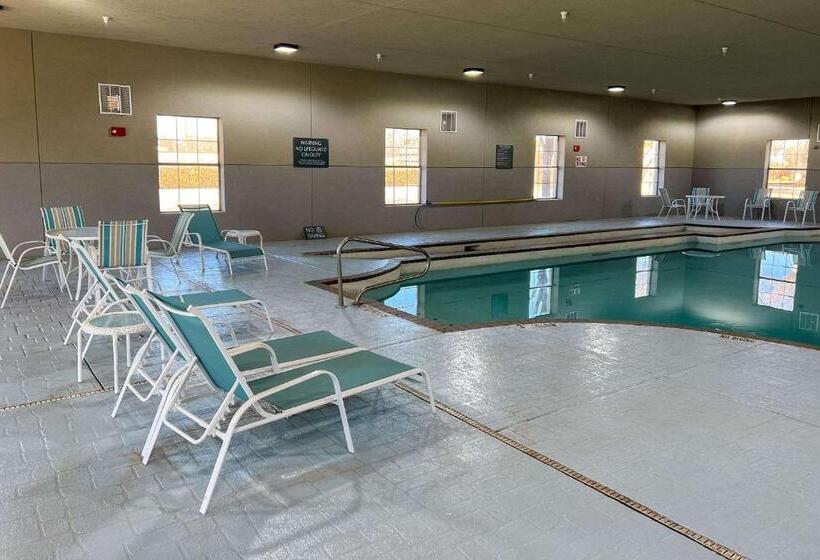 هتل Comfort Inn & Suites