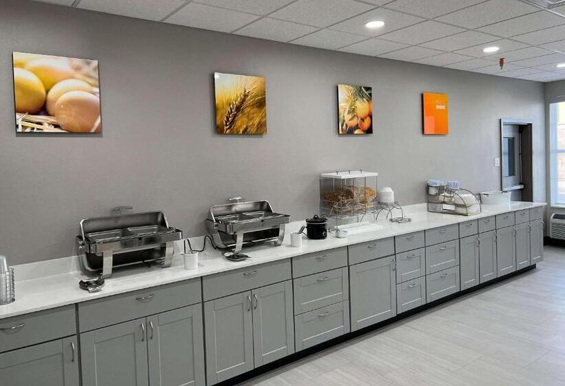 هتل Comfort Inn & Suites