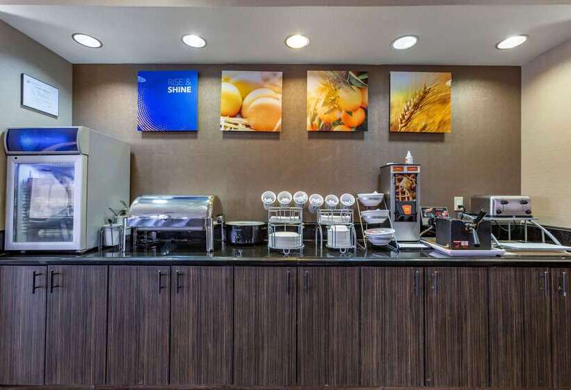 Отель Comfort Suites