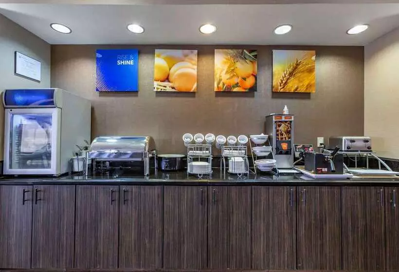 호텔 Comfort Suites