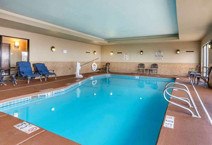 Отель Comfort Suites