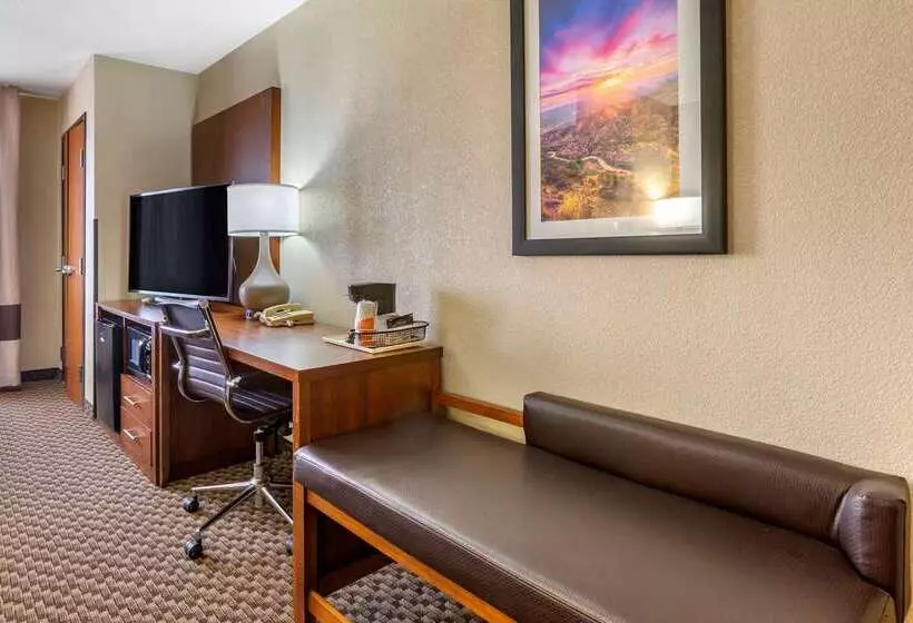 호텔 Comfort Suites