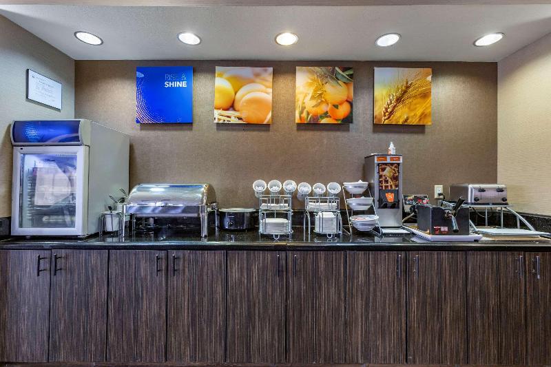 Отель Comfort Suites