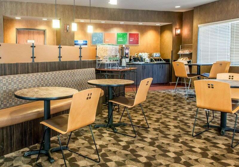 Отель Comfort Suites