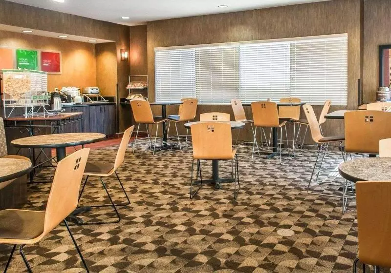 호텔 Comfort Suites