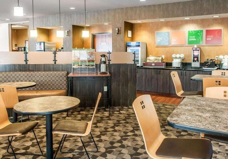 Отель Comfort Suites