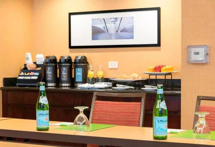 בית מלון כפרי Courtyard By Marriott Livermore