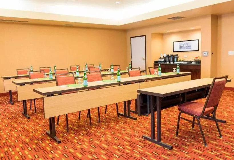 בית מלון כפרי Courtyard By Marriott Livermore