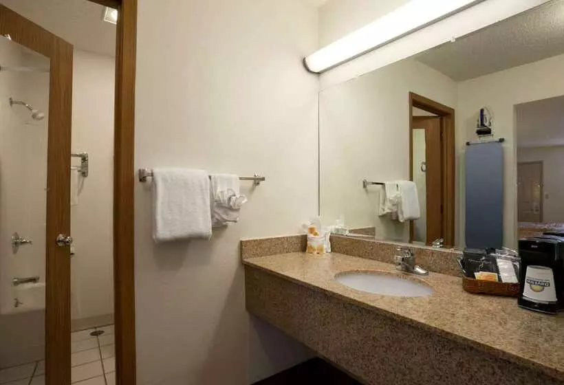 호텔 Days Inn By Wyndham Huntington