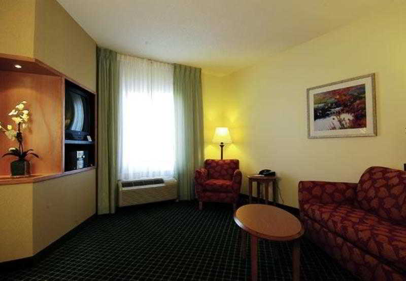 Отель Fairfield Inn & Suites By Marriott Atlanta Stonecrest