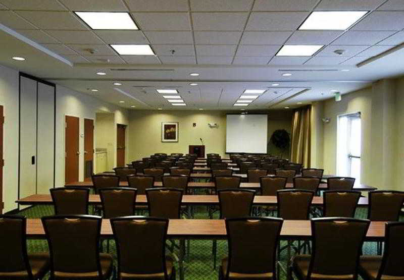 Отель Fairfield Inn & Suites By Marriott Atlanta Stonecrest