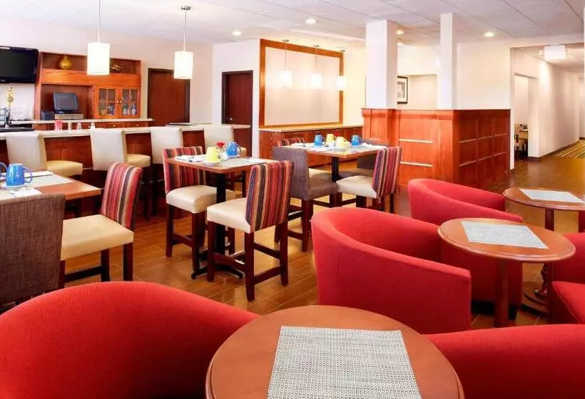 בית מלון כפרי Four Points By Sheraton Houston Hobby Airport