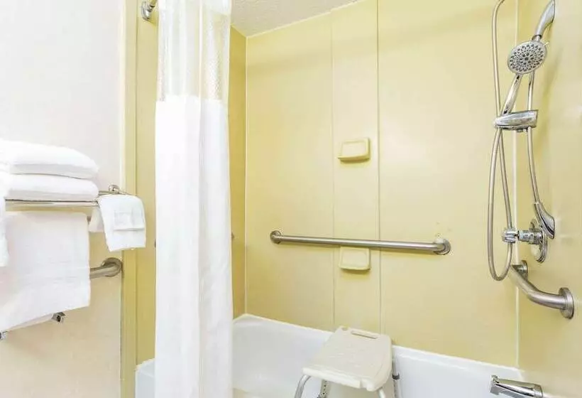 酒店 Howard Johnson By Wyndham Lake City