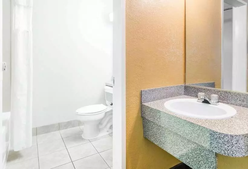 酒店 Howard Johnson By Wyndham Lake City