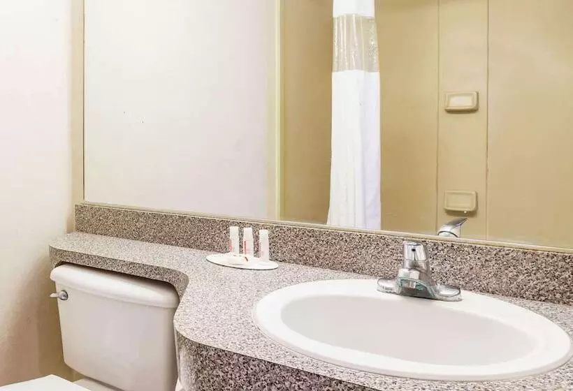 酒店 Howard Johnson By Wyndham Lake City