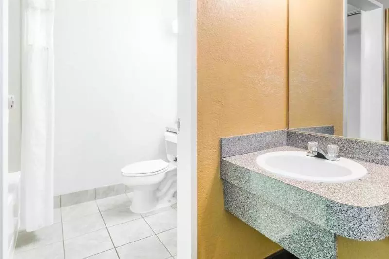 酒店 Howard Johnson By Wyndham Lake City