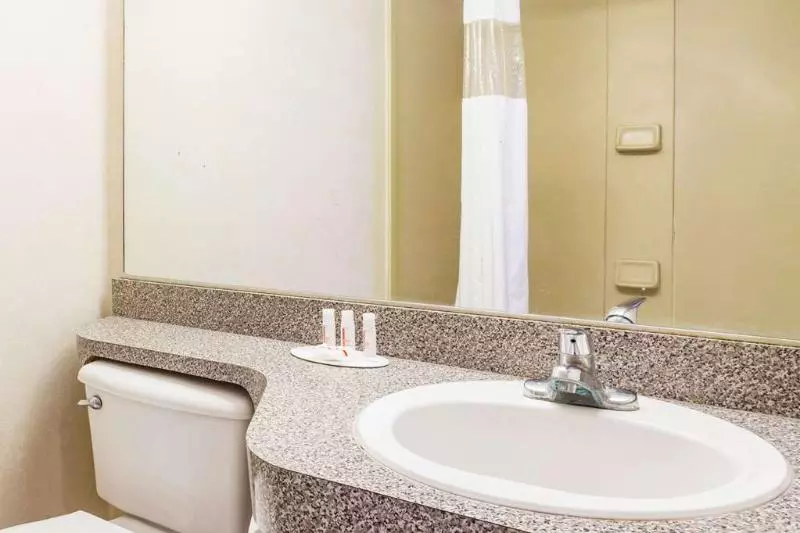 酒店 Howard Johnson By Wyndham Lake City