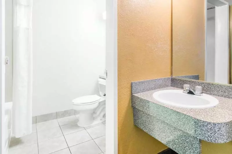 酒店 Howard Johnson By Wyndham Lake City