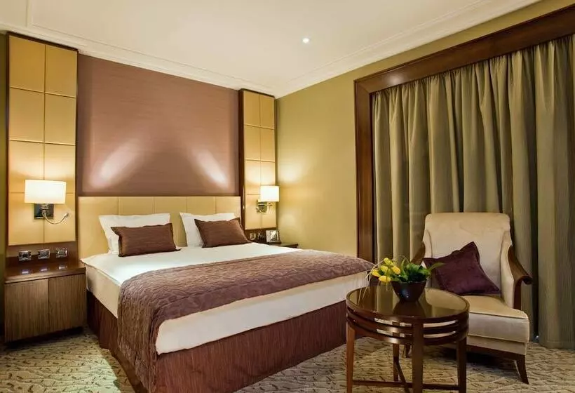 호텔 Kharkiv Palace