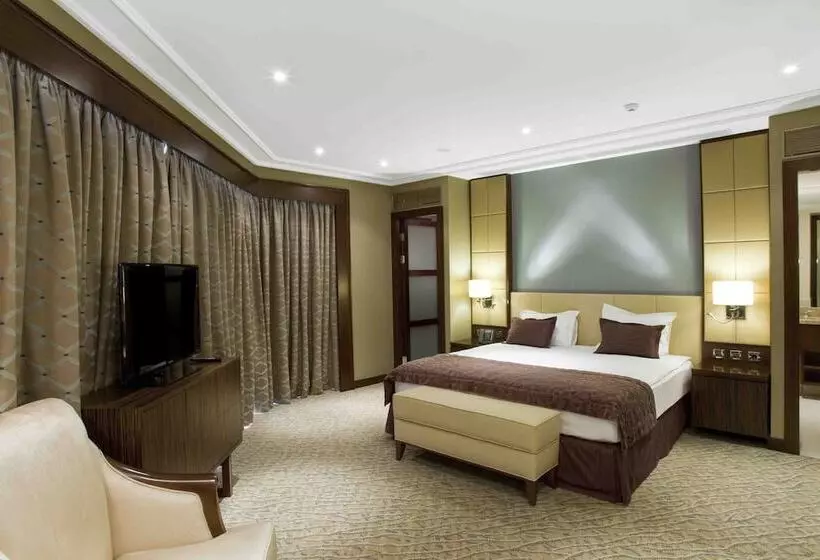 호텔 Kharkiv Palace