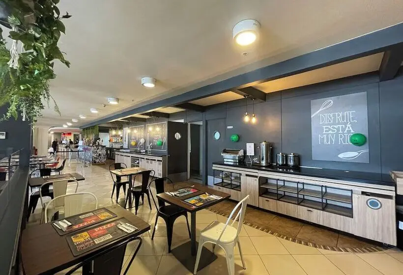 هتل Nobile Inn Santiago