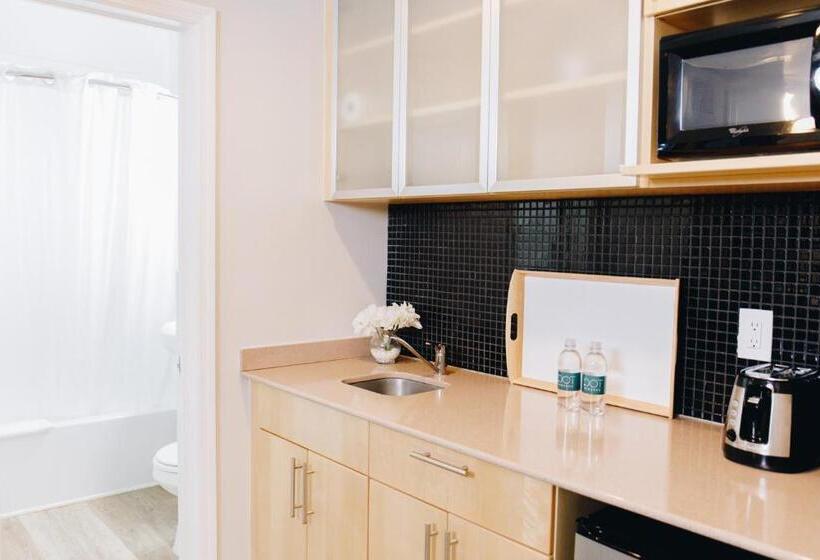 هتل Ocean Reef Suites