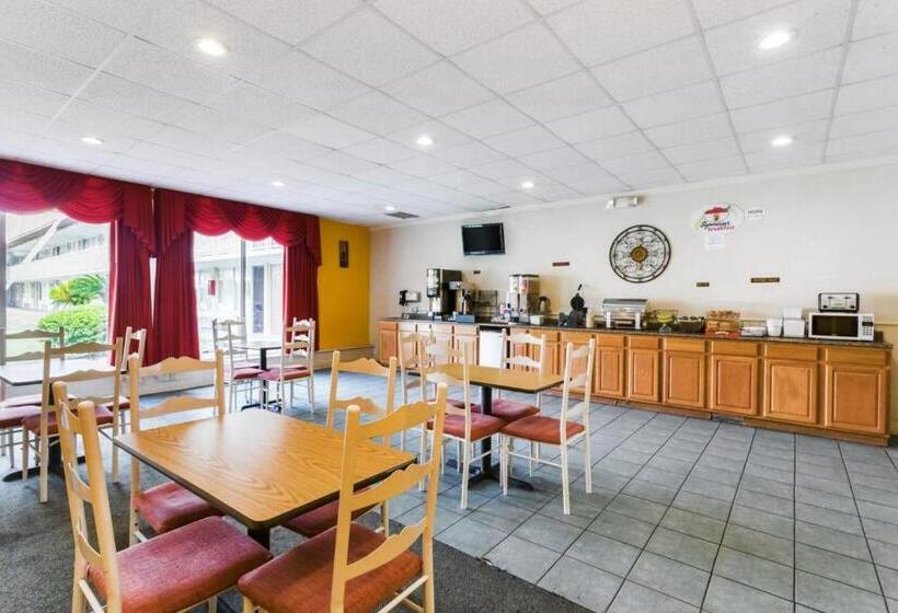 בית מלון כפרי Super 8 By Wyndham Hardeeville