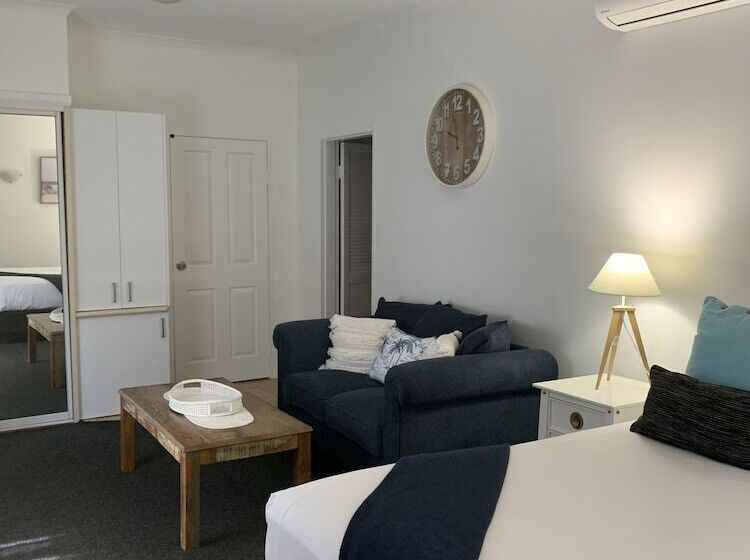 Отель The Mediterranean Port Douglas