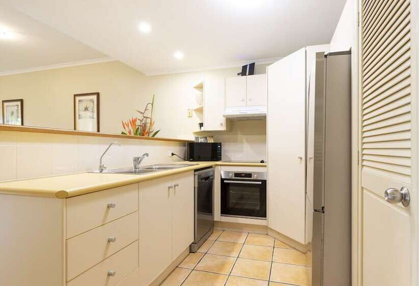 Отель The Mediterranean Port Douglas