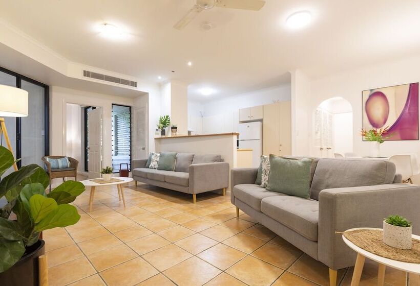 Отель The Mediterranean Port Douglas