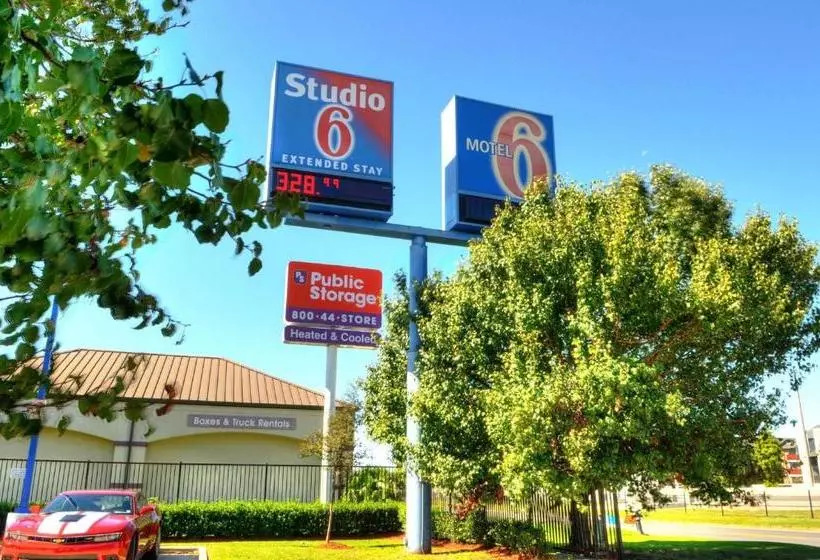 Motel 6new Orleans, La