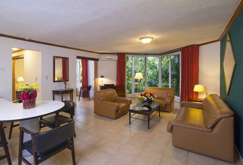 Apartotel & Suites Villas Del Rio