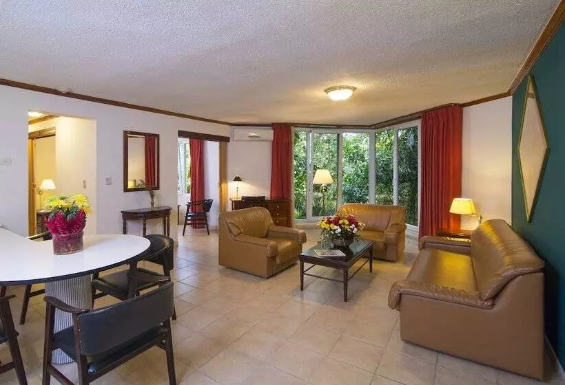 Apartotel & Suites Villas Del Rio