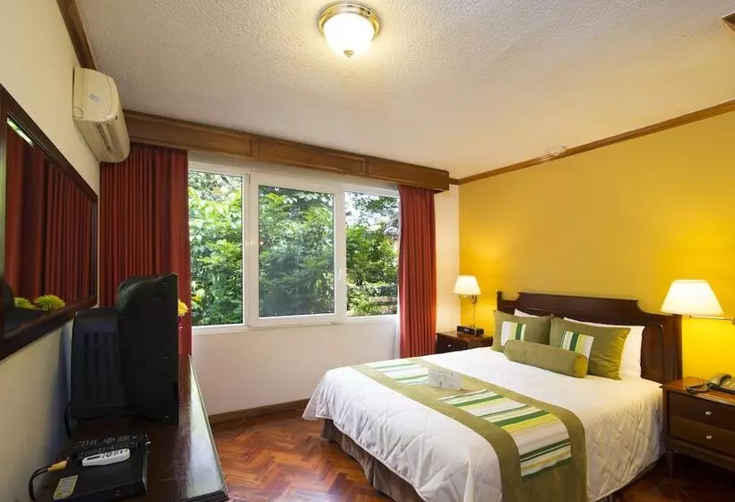 Apartotel & Suites Villas Del Rio