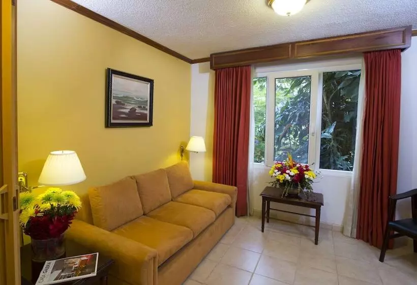 Apartotel & Suites Villas Del Rio