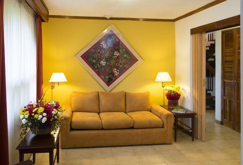 Apartotel & Suites Villas Del Rio