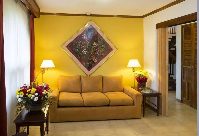 Apartotel & Suites Villas Del Rio