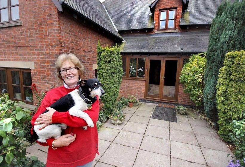 בית מלון כפרי Castle Farmhouse B & B