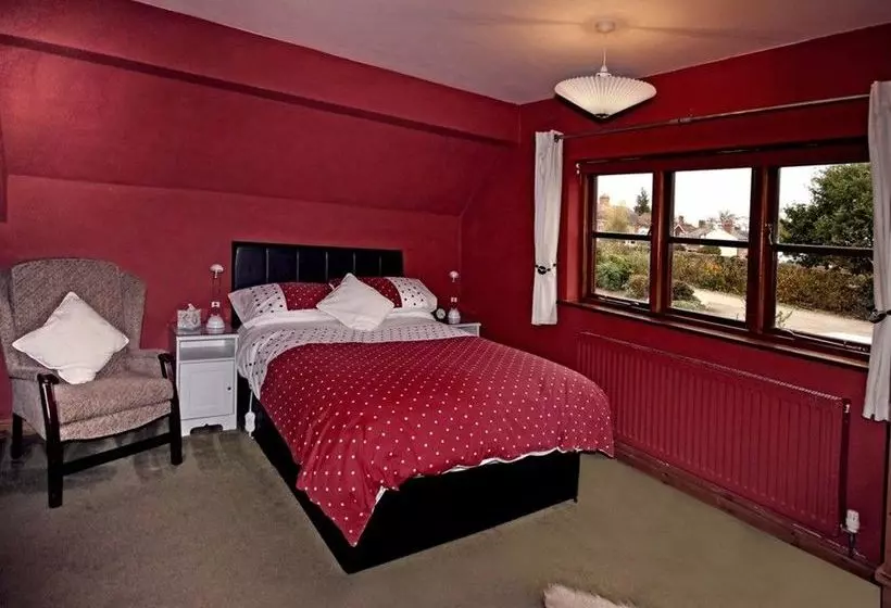 Отель Castle Farmhouse B & B