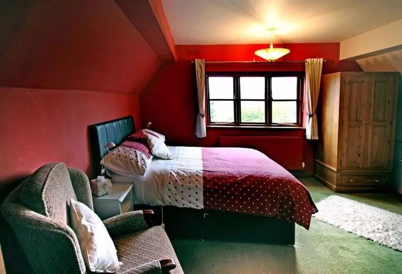 Отель Castle Farmhouse B & B