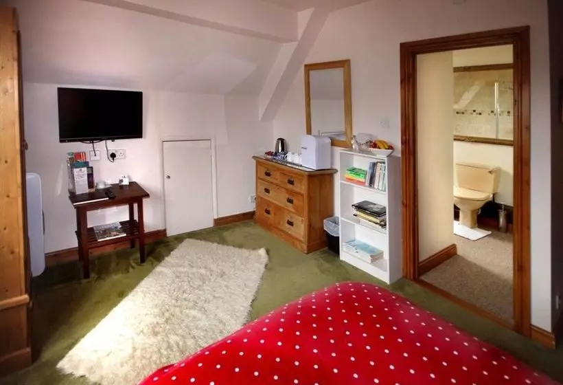 Отель Castle Farmhouse B & B