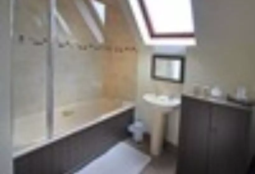 Отель Castle Farmhouse B & B