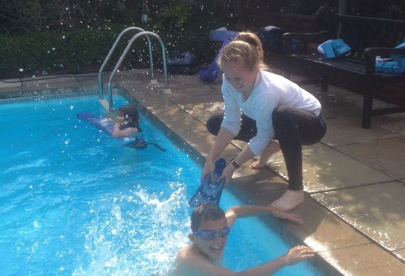 בית מלון כפרי Castle Farmhouse B & B